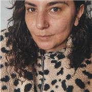 Profesora en ciencias sociales y humanas. Estudios políticos, geografía e historia